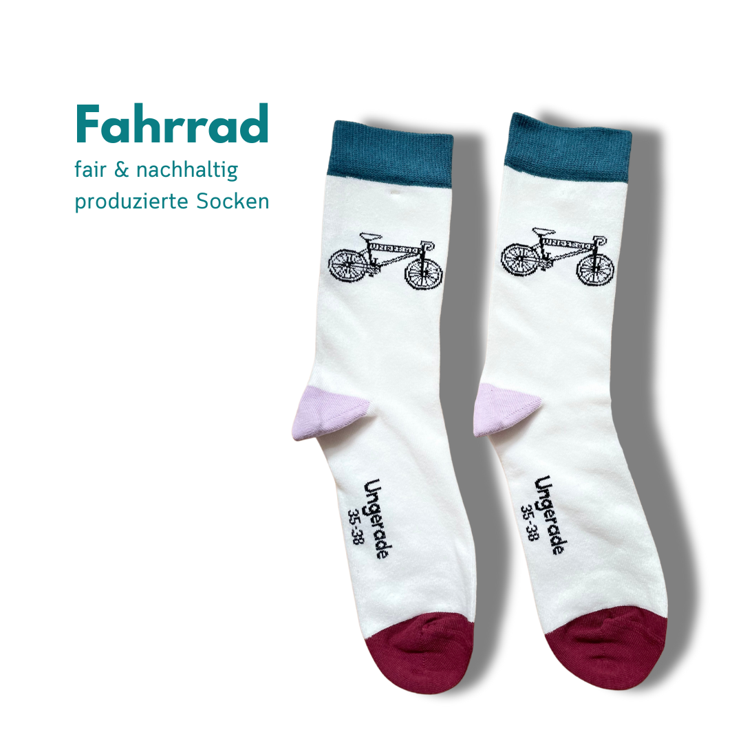 Nachhaltige Socken mit Bike Motiv auf weißem Hintergrund