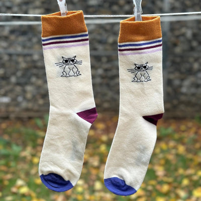 Cool Cat Stripes – Bio-Baumwollsocken mit Streifen & Katzen-Attitüde - Ungerade Wien