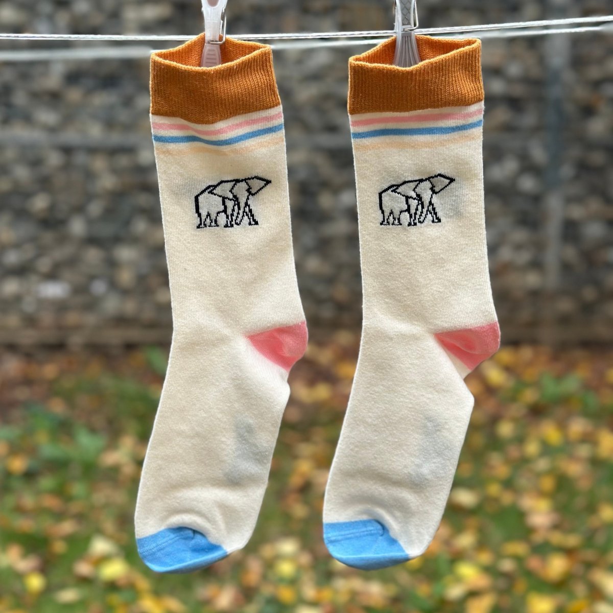 Elephant Walk – Bio-Baumwollsocken mit Charakter & Ecken - Ungerade Wien