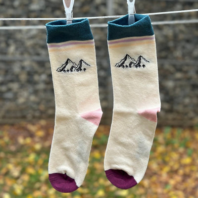 Mountain Peaks – Bio-Baumwollsocken für Gipfelstürmer & Freiheitsliebende - Ungerade Wien