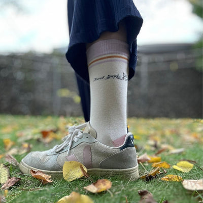 Pocket Cats – Bio-Baumwollsocken mit frechen Katzen in der Tasche - Ungerade Wien