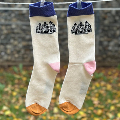 Vienna Dome – Bio-Baumwollsocken inspiriert von der Wiener Karlskirche - Ungerade Wien